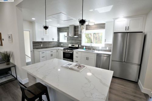 836 47th St, Oakland CA  94608-3202 exterior