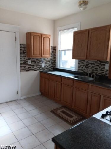 104 Munn Ave, Newark NJ  07106-1369 exterior