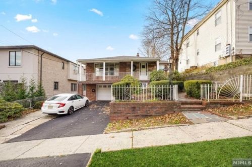 444 Central Blvd, Palisades Park, NJ 07650-2291