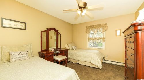 2661 Peconic Ave, Seaford NY  11783-3451 exterior