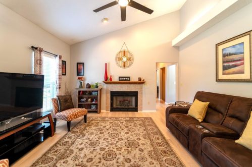 1440 Choctaw Dr, London OH  43140-8728 exterior