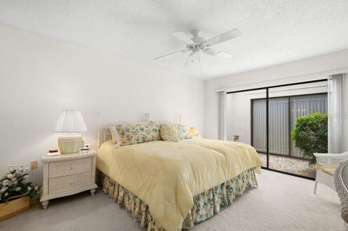 100 Lisa Ln, Oldsmar FL  34677-2369 exterior