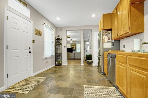 62 Charlotte St, Pottstown PA  19464-5947 exterior