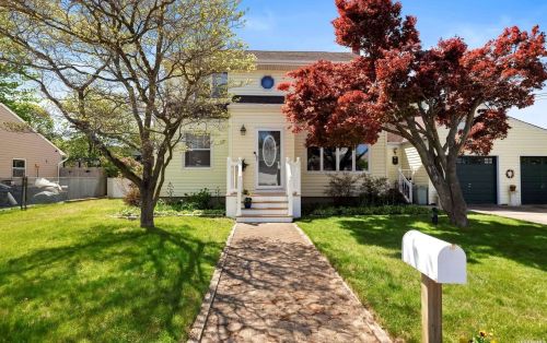 508 Greenlawn Ter, Copiague, NY 11726-4505