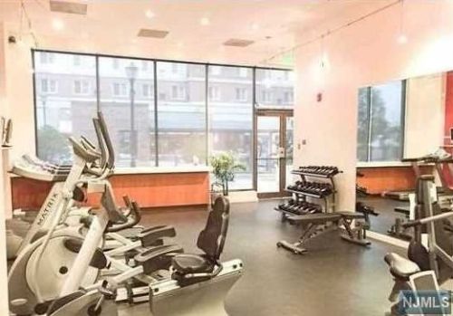 3210 City Pl, Edgewater NJ  07020-3149 exterior