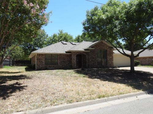 1210 3rd St, Granbury, TX 76048-2532