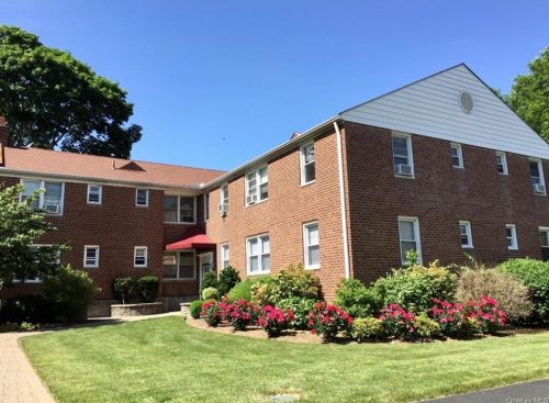 4 Bryant Cres, White Plains NY  10605-2640 exterior