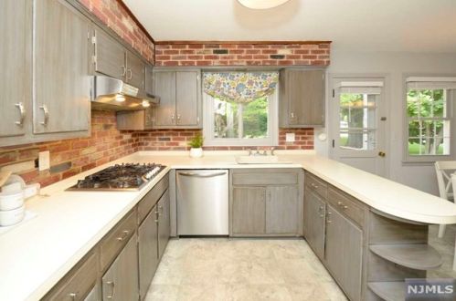 1 Ferris Ct, Ho Ho Kus NJ  07423-1017 exterior