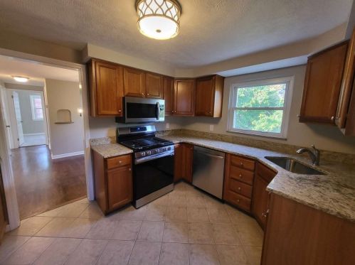 240 Crescent Pines Dr, Verona, PA 15147-3222
