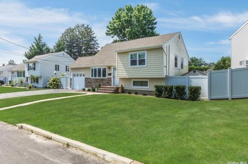 19 Fleetwood Ave, Huntington Station, NY 11747-1557