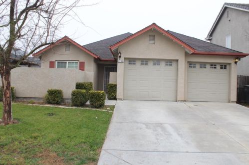 2837 Glow Rd, Riverbank, CA 95367-9460