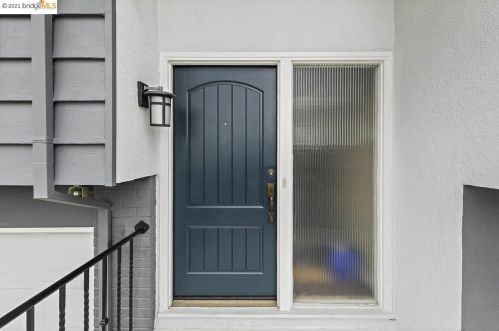 568 Crestmont Dr, Oakland, CA 94619-2320