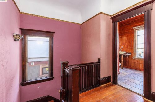 1115 Chestnut St, Oakland CA 94607-2874 exterior