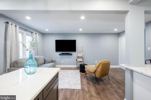 11853 Dunlop Ct, Herndon VA  20191-2709 exterior