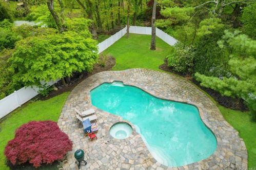 40 Hillandale Rd, Rye Brook NY  10573-1705 exterior