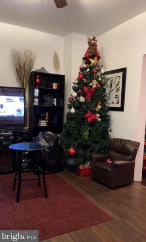 1216 Derry St, Harrisburg PA 17111-1141 exterior