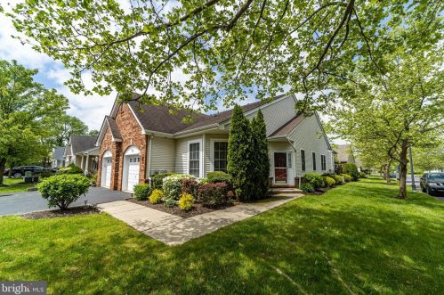 235 Meadowlark Dr, Trenton, NJ 08690-3581