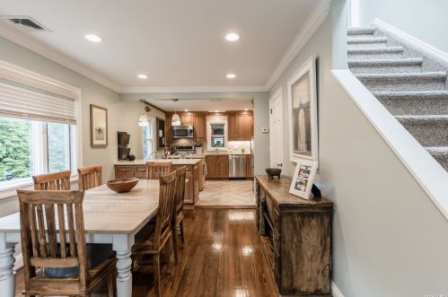 4 Roman Ln, West Islip, NY 11795-3012