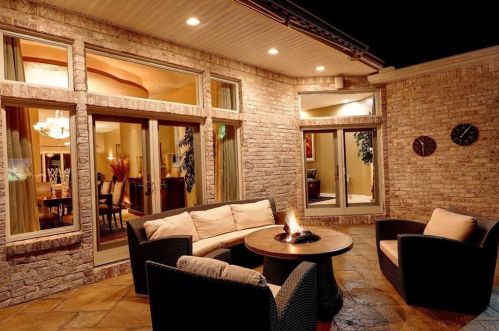 1 Morning Star Ct, Lincoln RI  02865-4586 exterior