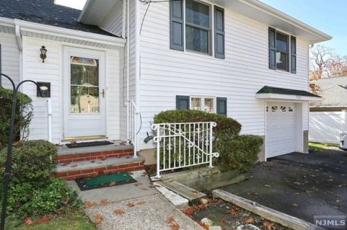 901 Oradell Ave, Oradell, NJ 07649-1924