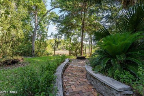 80 Gannet Pt Rd, Beaufort SC  29907-2306 exterior