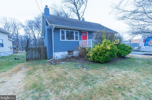 30 Bell Ave, Barrington, NJ 08007-1303