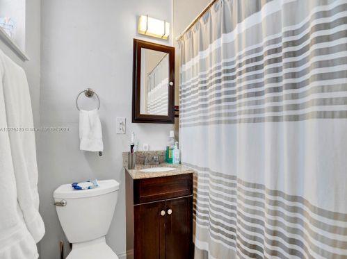 6930 12th St, Hollywood FL  33023-2002 exterior