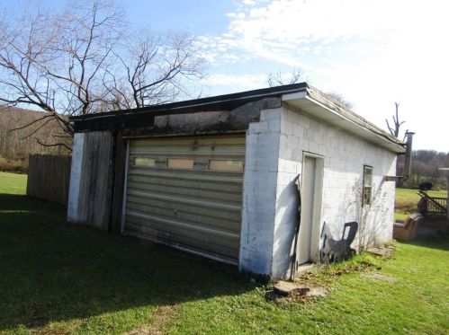103 Hopwood Coolspring Rd, Hopwood PA  15445-2212 exterior
