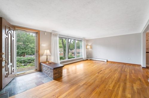 1018 Ardmore Manor Dr, Pittsburgh, PA 15221-4828