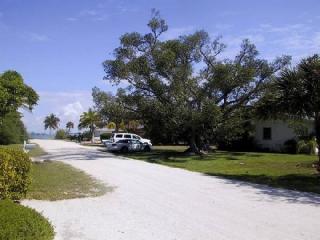 1226 Seagrape Ln, Sanibel, FL 33957-7409
