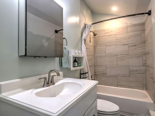 114 New Haven Ave, Derby CT 06418-2161 exterior