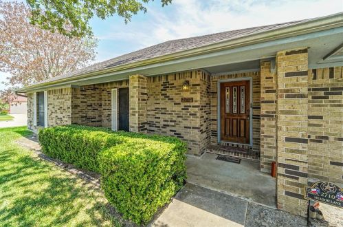 2710 Meadow Ln, Texas City, TX 77590-4228