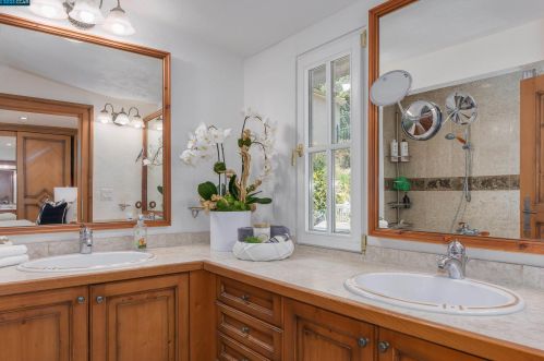 40 Las Palomas, Orinda CA  94563-1916 exterior