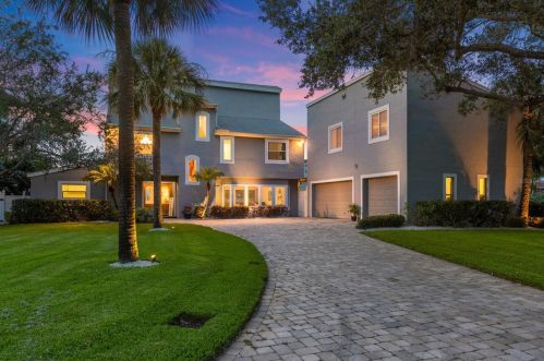1917 Arrowhead Dr, Saint Petersburg, FL 33703-1903