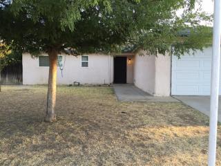 1655 Hampton Ave, Clovis, CA 93611-5127
