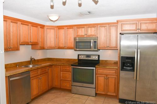 4352 Bellewood St, West Palm Beach, FL 33410-5845