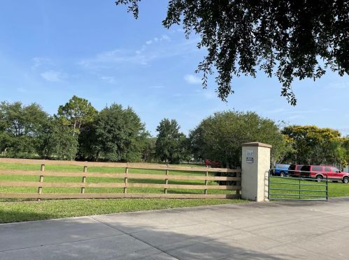 3500 Boggy Crk Rd, Kissimmee FL 34744-9413 exterior