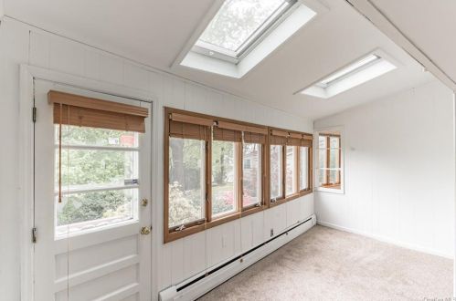 30 Canterbury Rd, White Plains NY  10607-1108 exterior