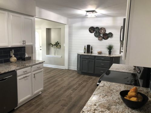 512 Downing Dr, Waukesha WI  53186-6424 exterior