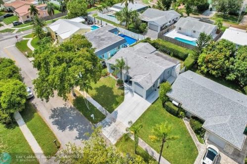 305 4th Ter, Dania Beach FL  33004-4714 exterior