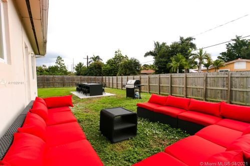 422 3rd St, Dania Beach FL  33004-2702 exterior