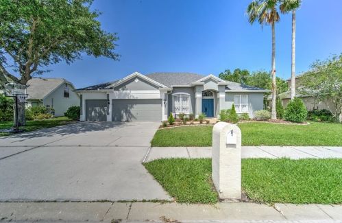 422 Lakewood Dr, Oldsmar, FL 34677-4595