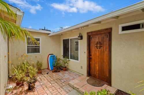 7937 Rio Vista Dr, Santa Barbara, CA 93117-1017