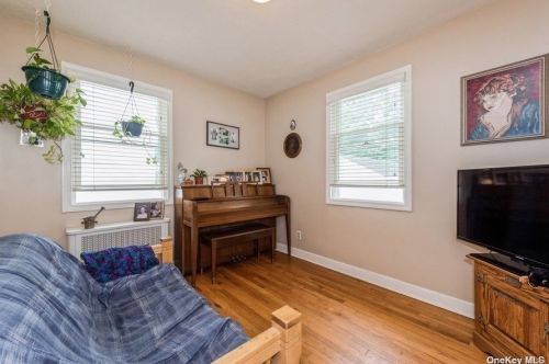 29 Croydon Dr, North Bellmore NY  11710-3054 exterior