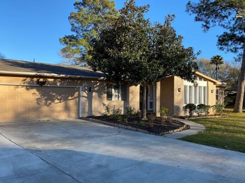 1402 Chestnut Ridge Rd, Humble, TX 77339-3272