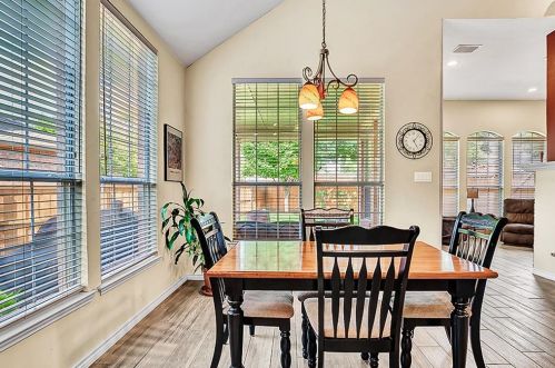 2836 Lincolnshire Dr, Richardson TX  75082-4934 exterior