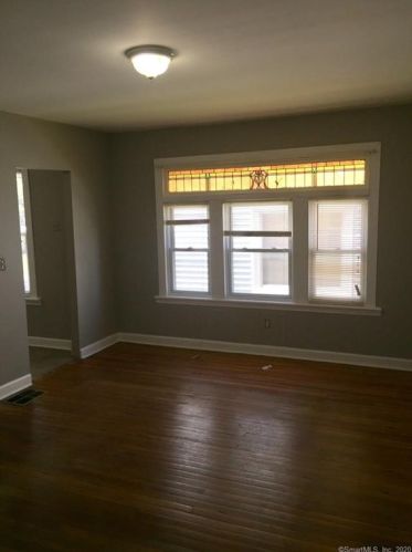 61 Atwater St, Bridgeport, CT 06604-2204