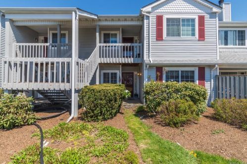 9 Magnolia Ln, Warwick, NY 10990-3847
