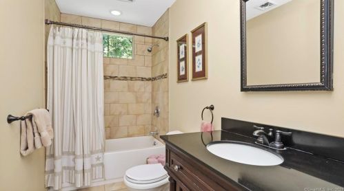 38 Candle Hill Rd, Danbury CT  06812-2414 exterior