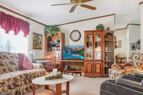 7 Dawn Dr, Belvidere NJ  07823-2844 exterior